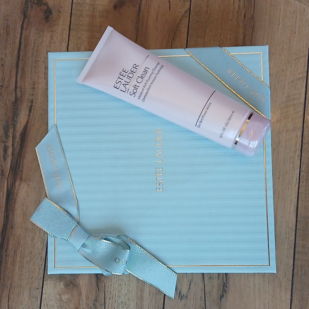 New Estée Lauder Full Size Soft Clean Foaming Cleanser - Picture 16 of 17